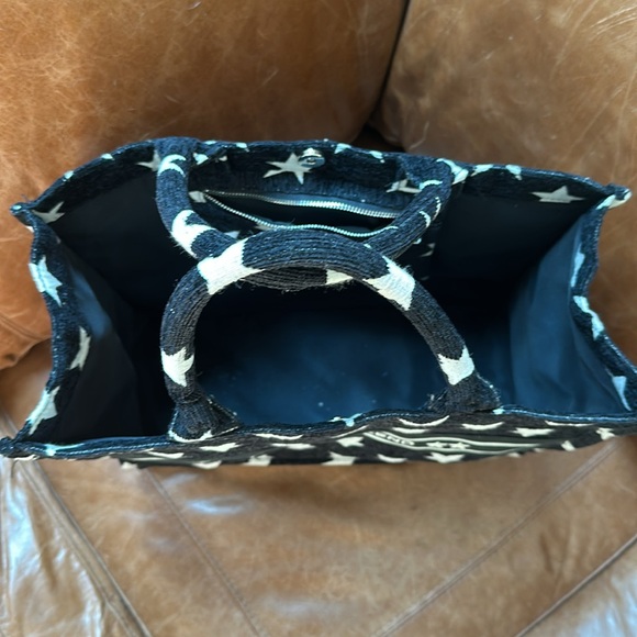 Hello Weekend Tote - Picture 2 of 4